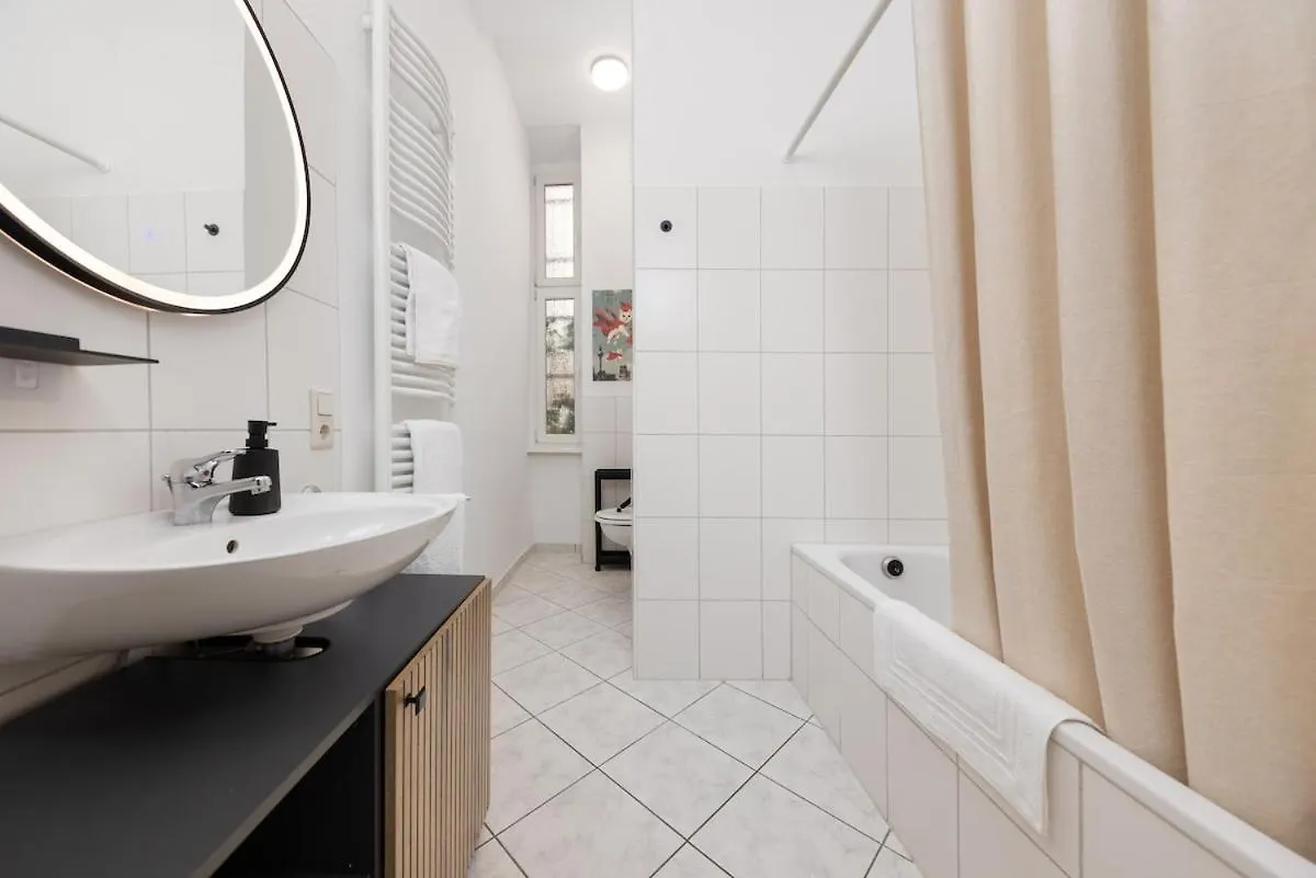 Japandi Apartment With Washer, Kitchen & Netflix Near Schoenhauser Allee Berlin