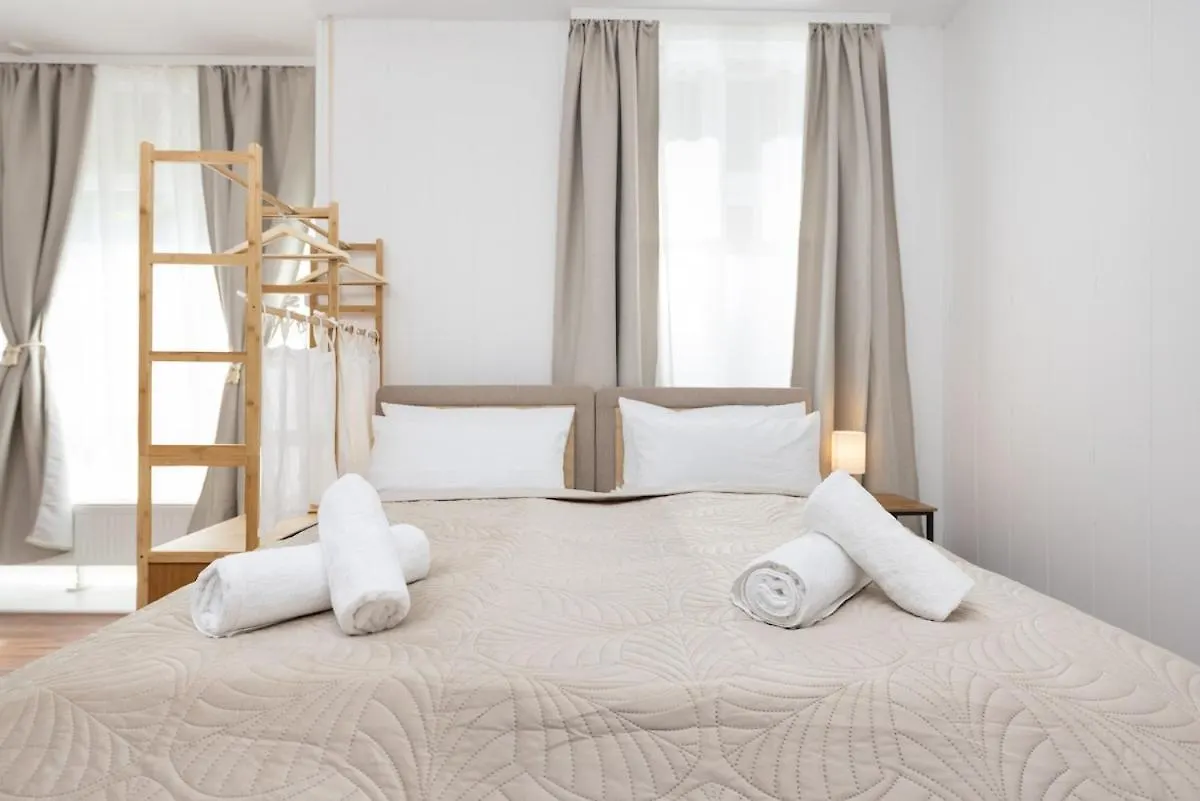 Japandi Apartment With Washer, Kitchen & Netflix Near Schoenhauser Allee