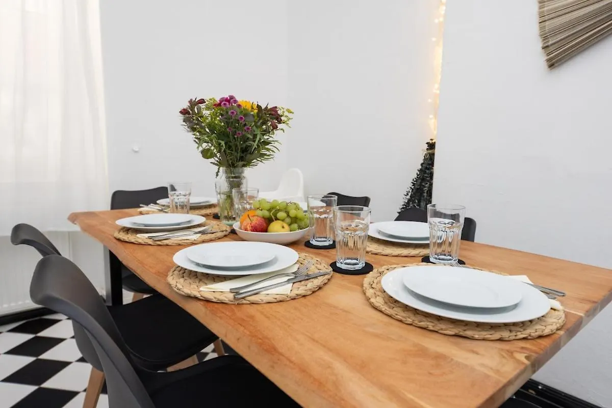 Japandi Apartment With Washer, Kitchen & Netflix Near Schoenhauser Allee Almanya