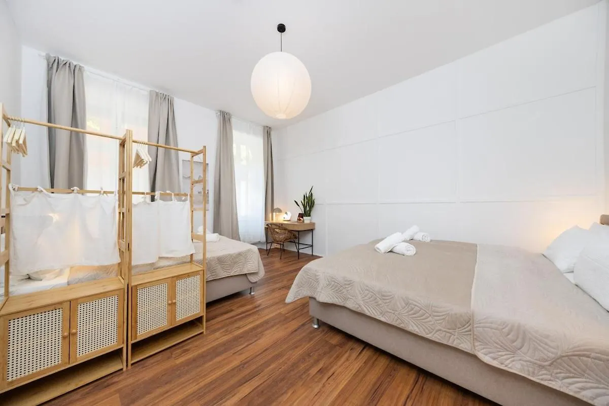Japandi Apartment With Washer, Kitchen & Netflix Near Schoenhauser Allee 0*, Berlin Almanya