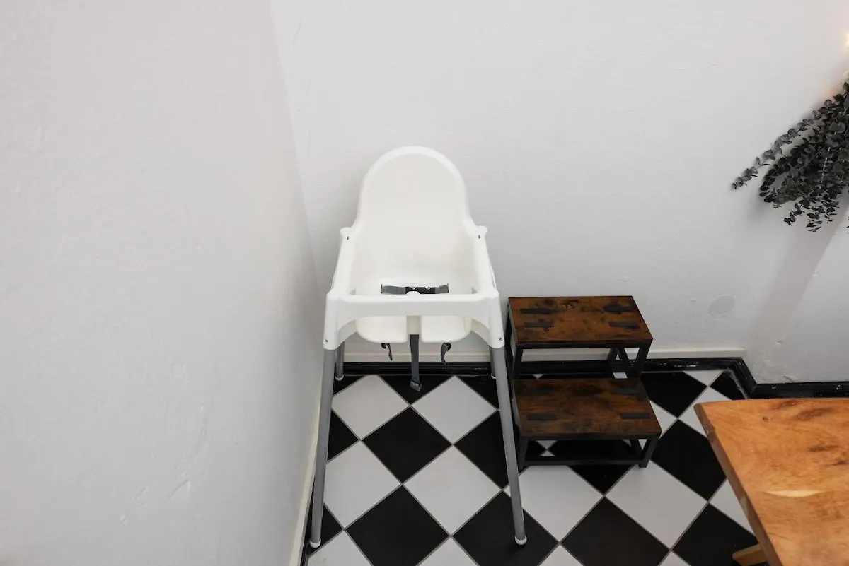 Japandi Apartment With Washer, Kitchen & Netflix Near Schoenhauser Allee