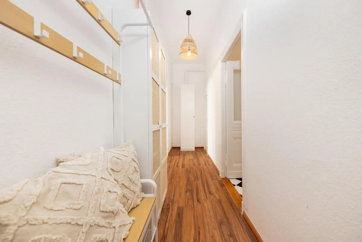 Japandi Apartment With Washer, Kitchen & Netflix Near Schoenhauser Allee