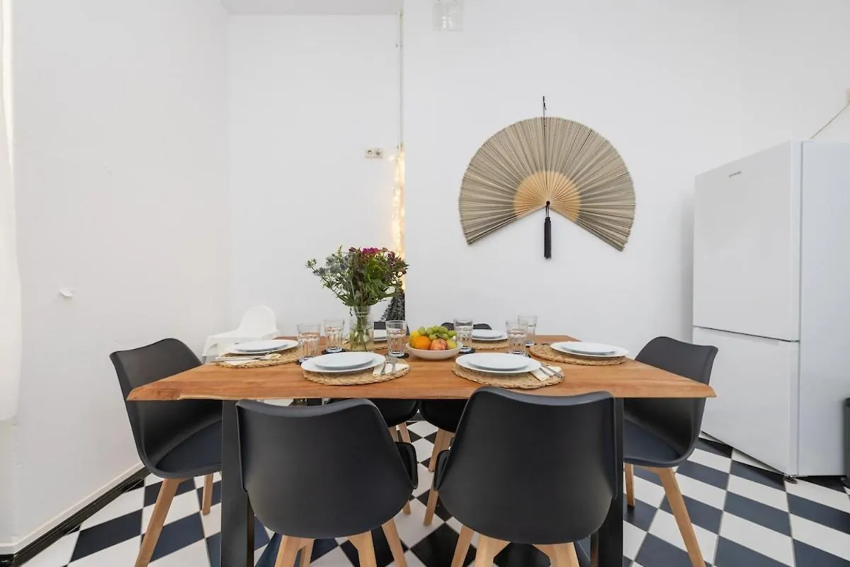 Japandi Apartment With Washer, Kitchen & Netflix Near Schoenhauser Allee