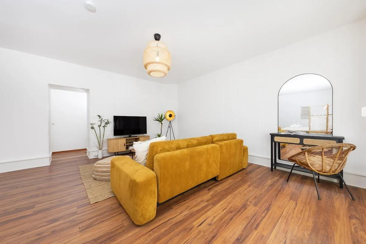 Japandi Apartment With Washer, Kitchen & Netflix Near Schoenhauser Allee Almanya