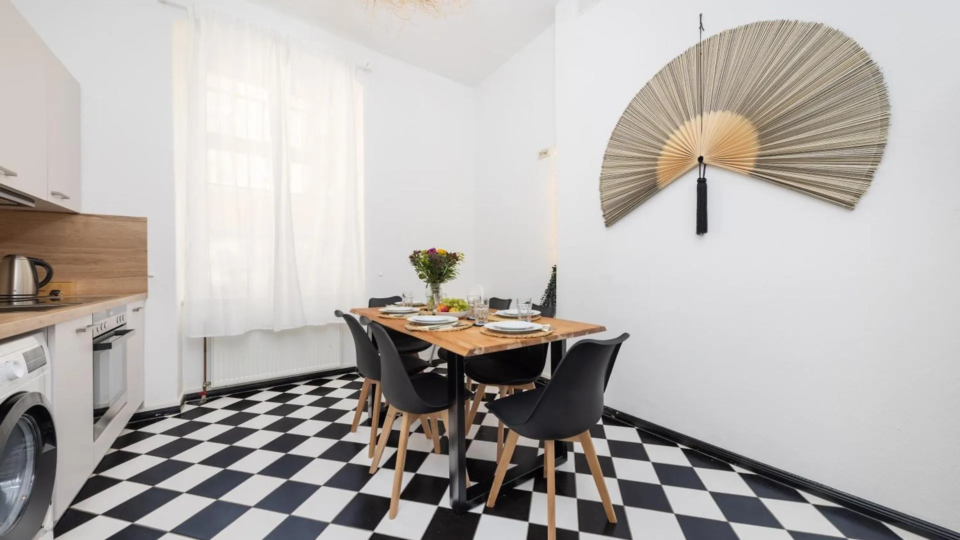 Japandi Apartment With Washer, Kitchen & Netflix Near Schoenhauser Allee