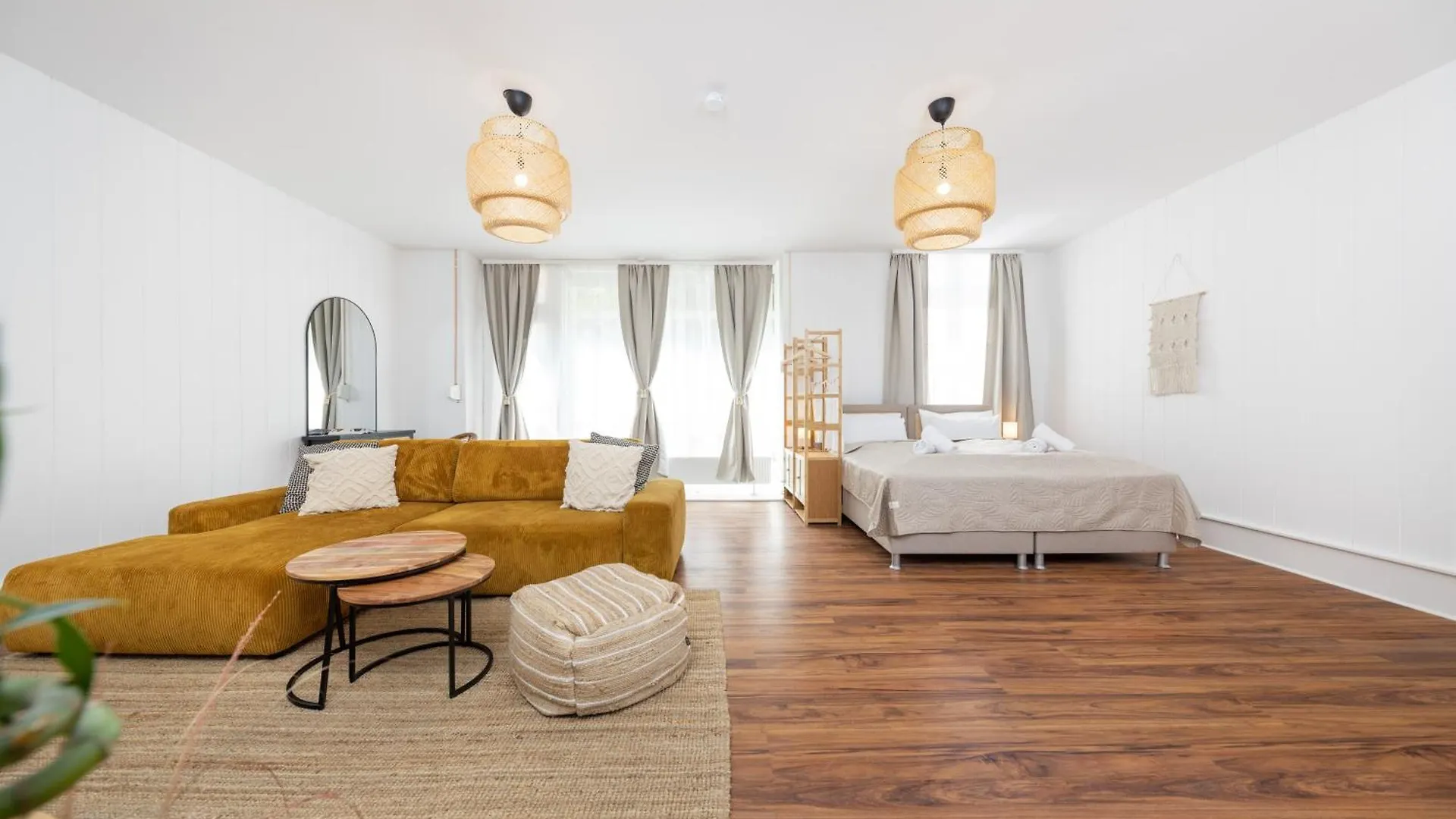 Japandi Apartment With Washer, Kitchen & Netflix Near Schoenhauser Allee Almanya