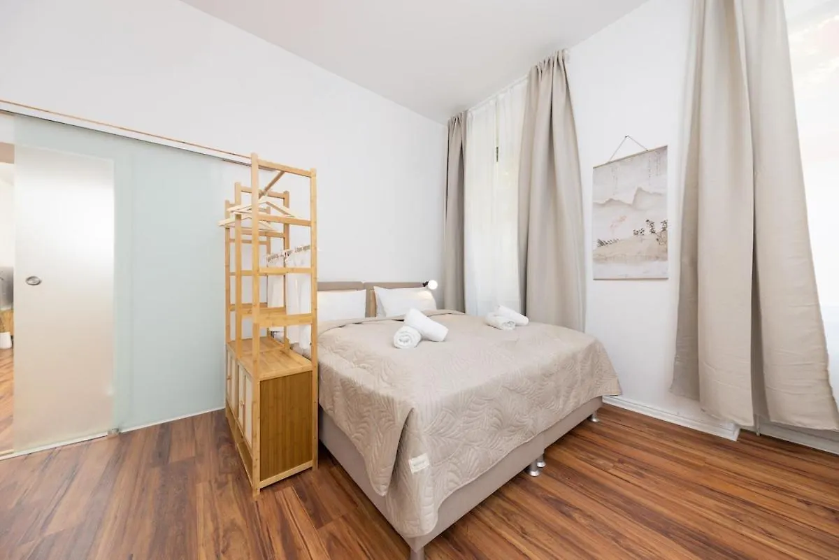 Japandi Apartment With Washer, Kitchen & Netflix Near Schoenhauser Allee 독일