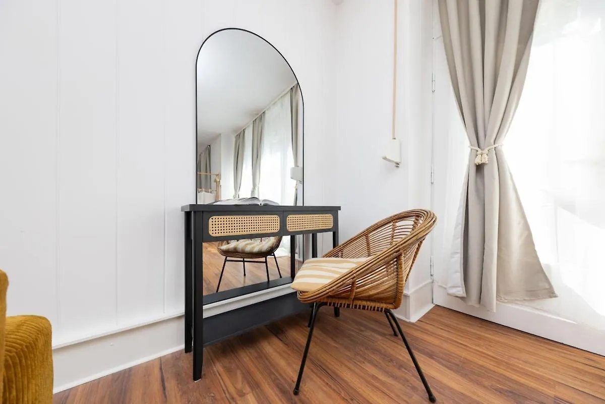 Japandi Apartment With Washer, Kitchen & Netflix Near Schoenhauser Allee  베를린